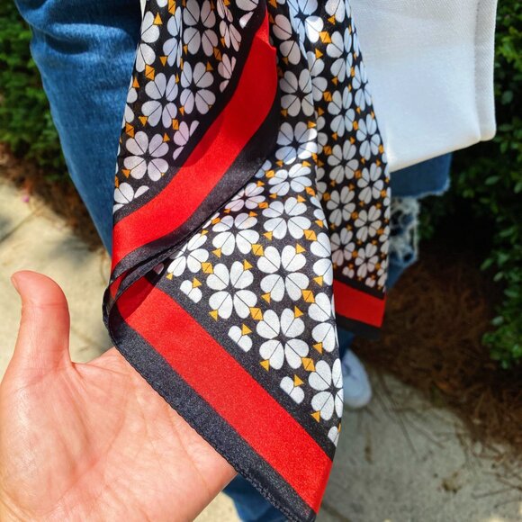 Four Petal Clover Scarf - Yellow - Picture 5 of 10